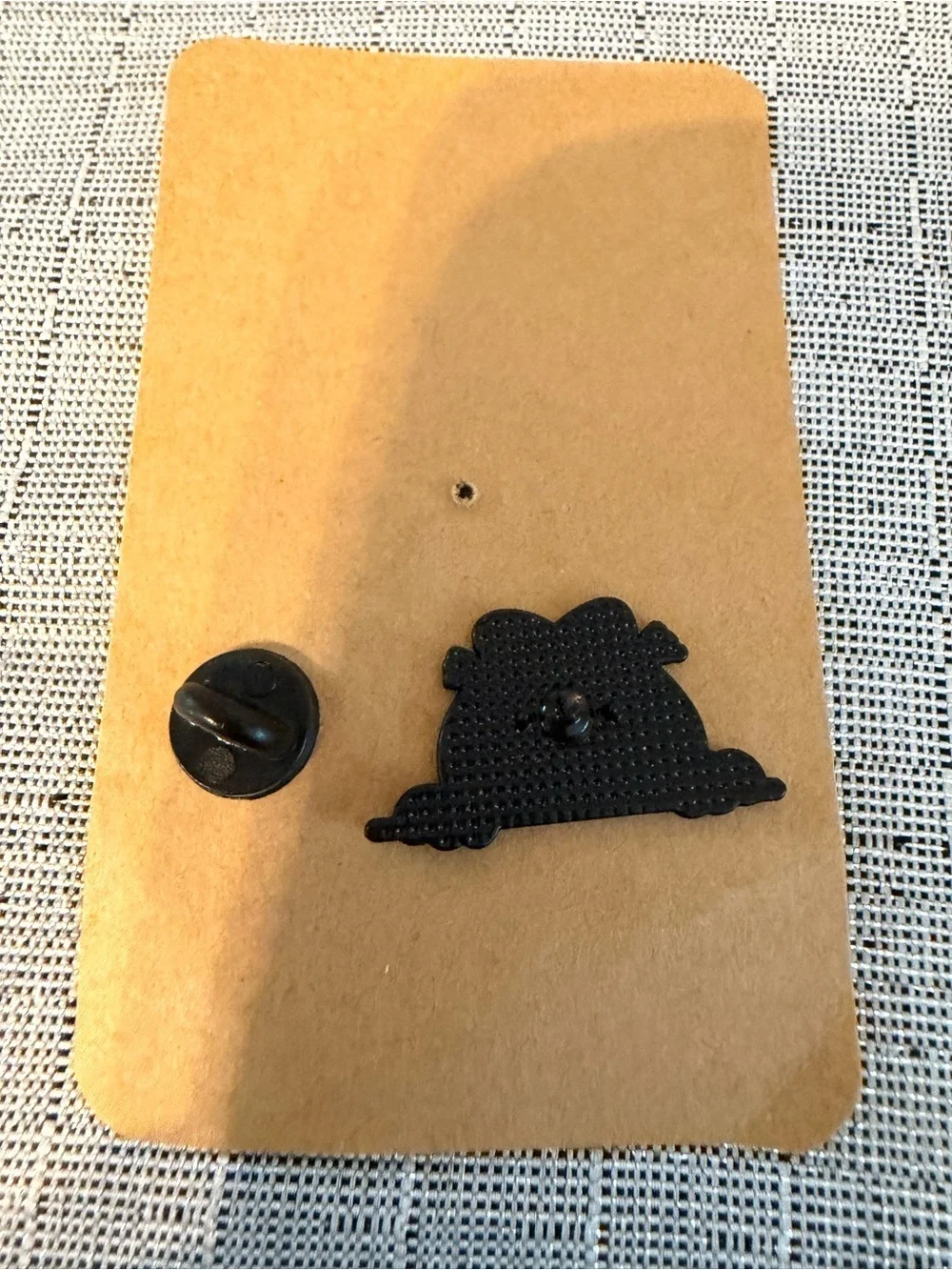 Garfield Enamel Pin - Peeking Pose in Orange